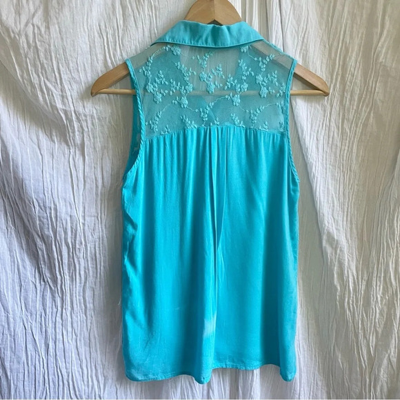 The Arte by Zenana Cerulean Blue Floral Lace Back Button Up Collared Tank, S - Picture 10 of 14